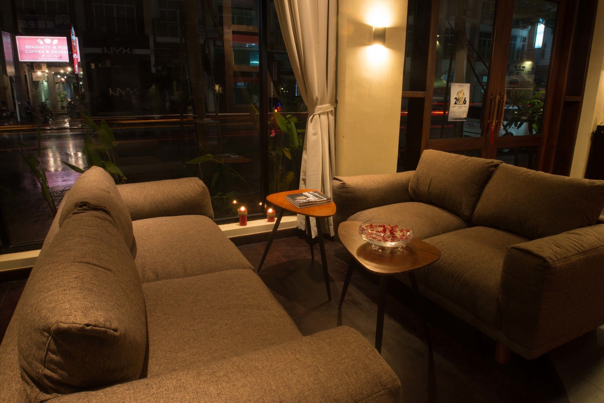 Almond Hotel Bassac River Phnom Penh Exterior foto