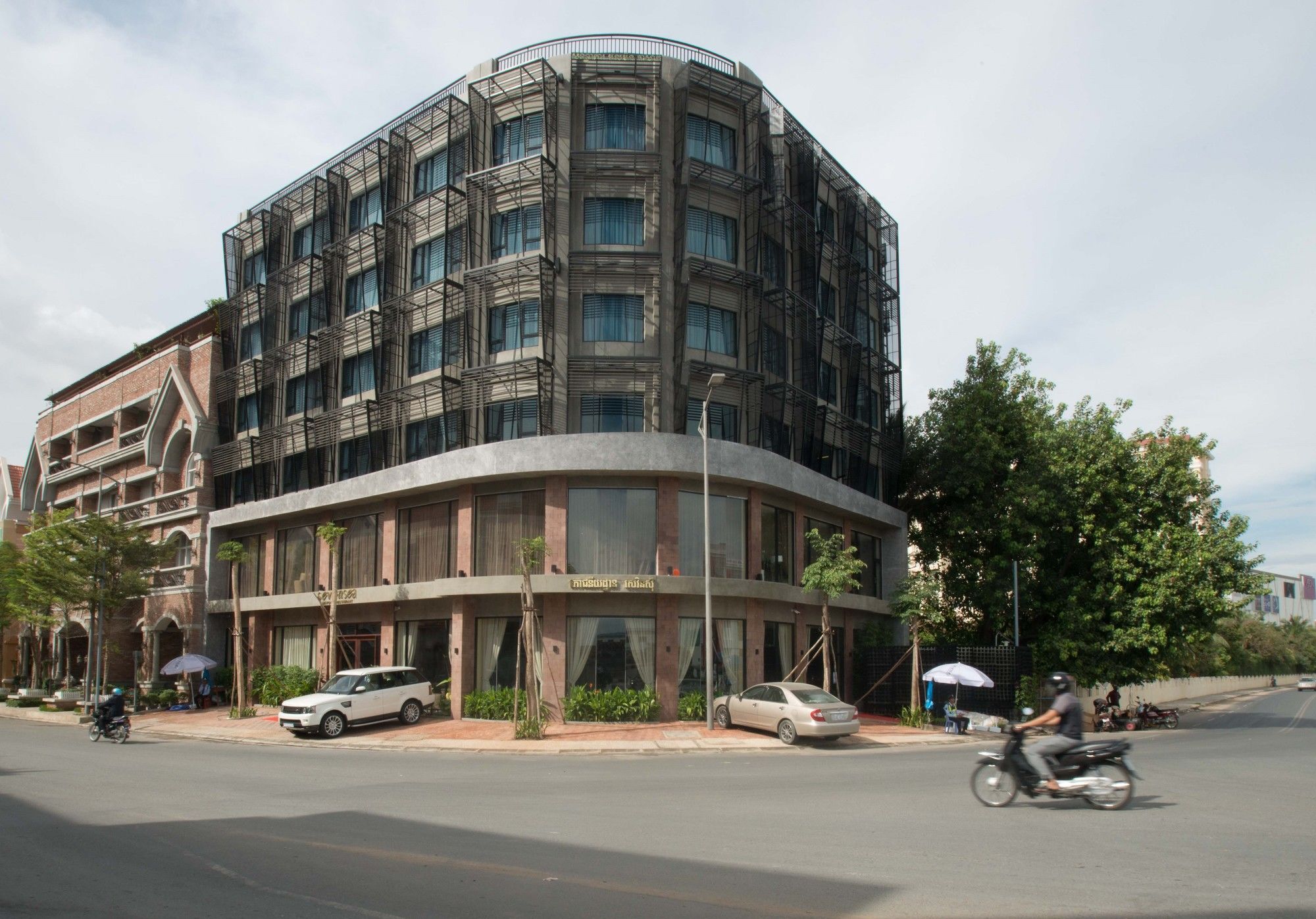Almond Hotel Bassac River Phnom Penh Exterior foto
