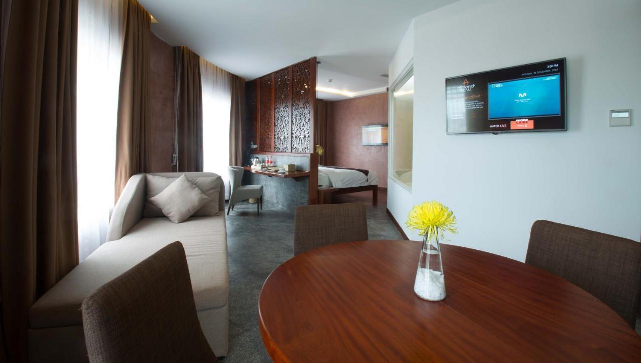 Almond Hotel Bassac River Phnom Penh Exterior foto